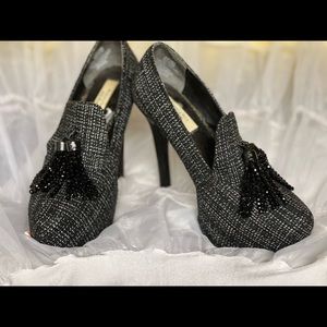 Simple Vera high healed pump. 6 1/2 and 4 inch heel.